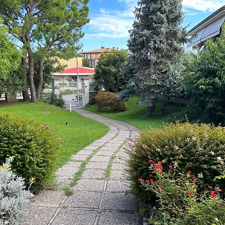 Gold Garda Desenzano Apartment Desenzano del Garda Exterior photo