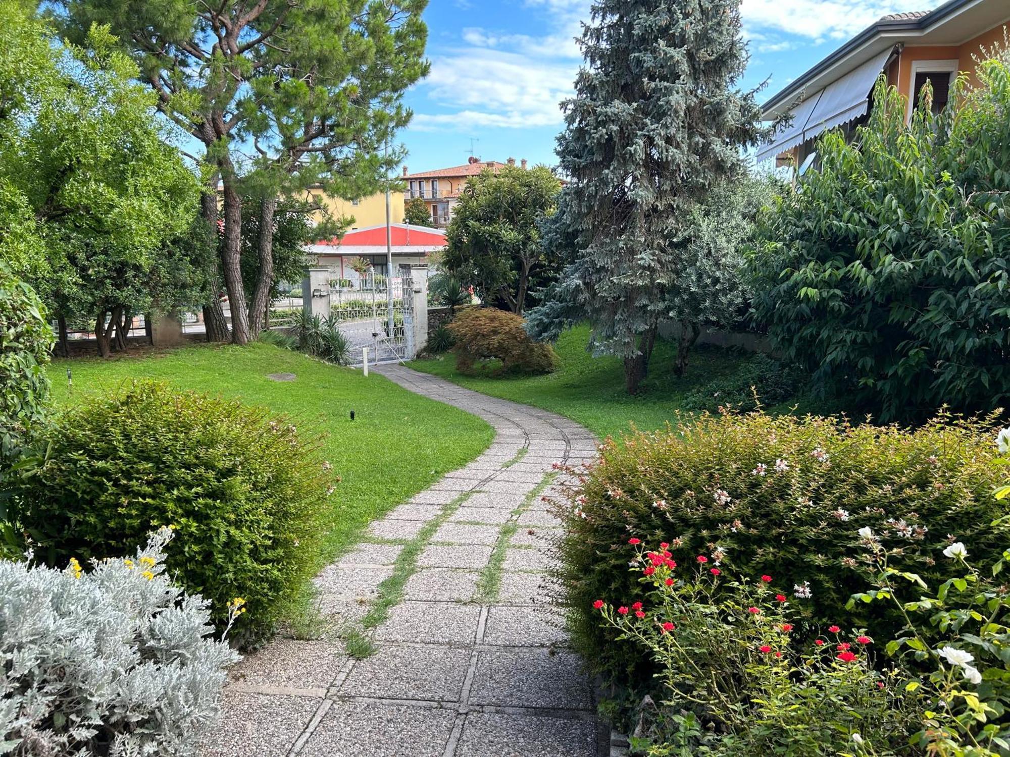 Gold Garda Desenzano Apartment Desenzano del Garda Exterior photo