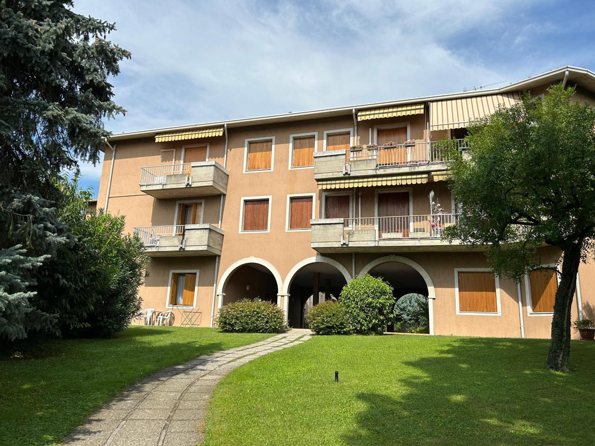Gold Garda Desenzano Apartment Desenzano del Garda Exterior photo