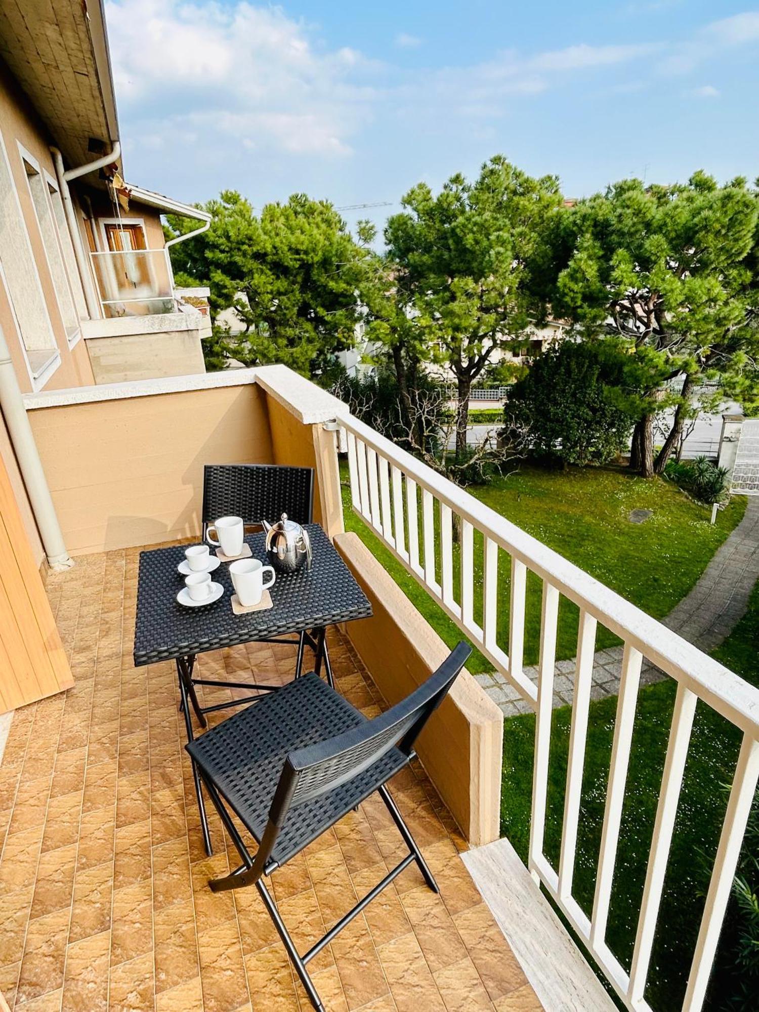 Gold Garda Desenzano Apartment Desenzano del Garda Exterior photo