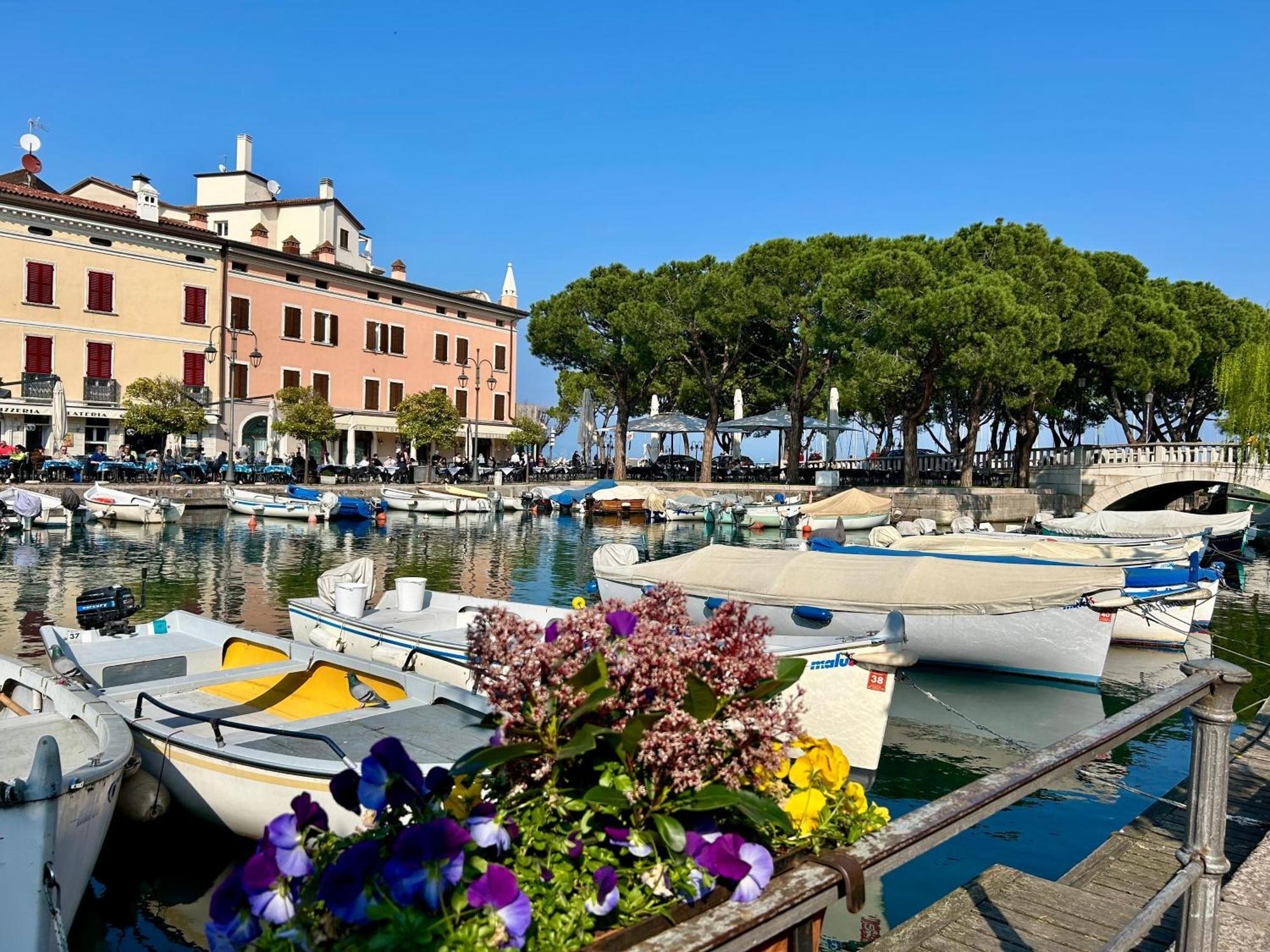 Gold Garda Desenzano Apartment Desenzano del Garda Exterior photo