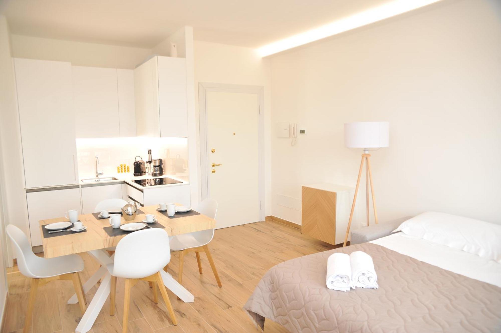 Gold Garda Desenzano Apartment Desenzano del Garda Exterior photo